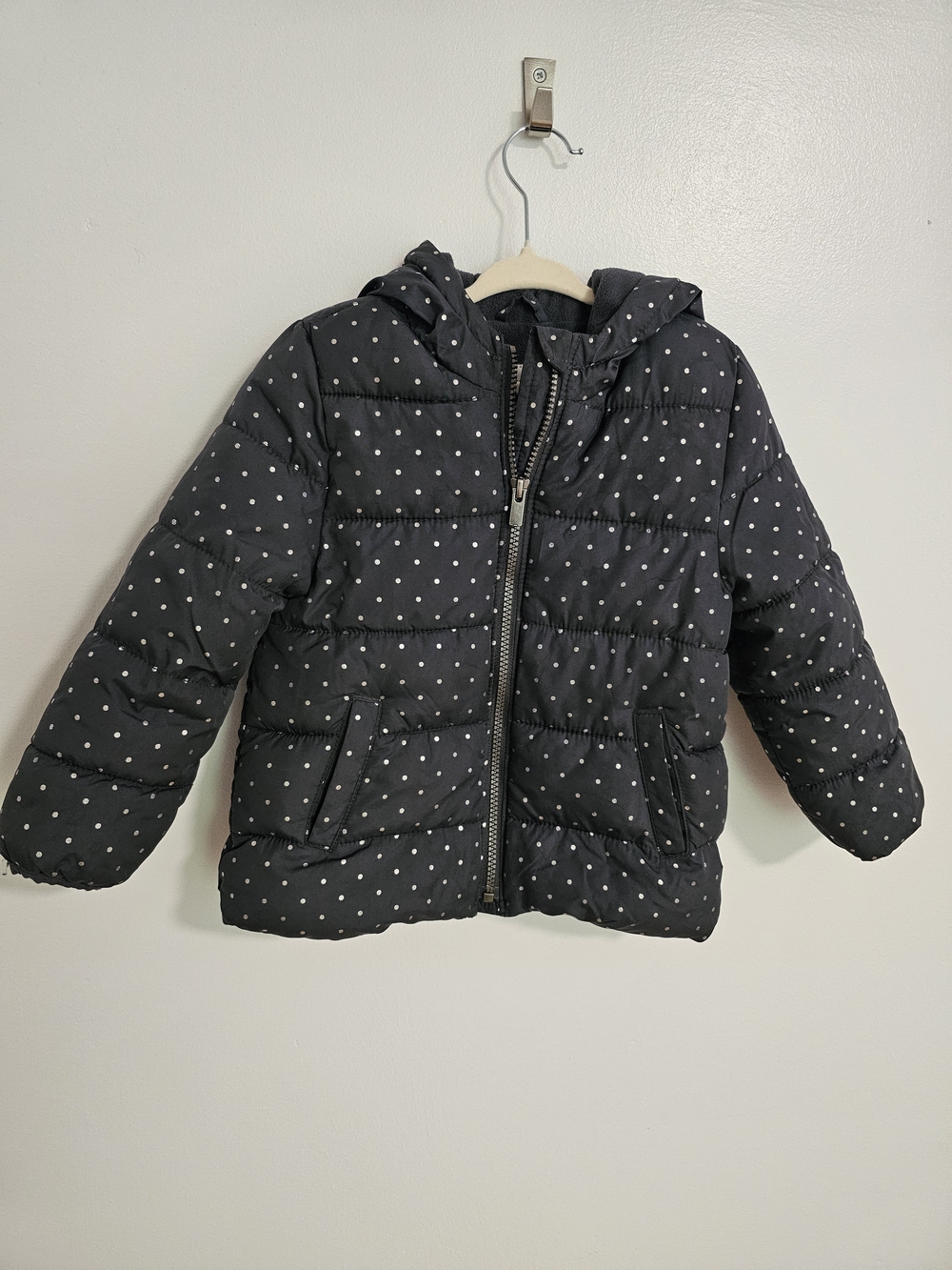 🧸2/20$ Old Navy Black Puffer Jacket with White Polka Dots Size 4T Girl